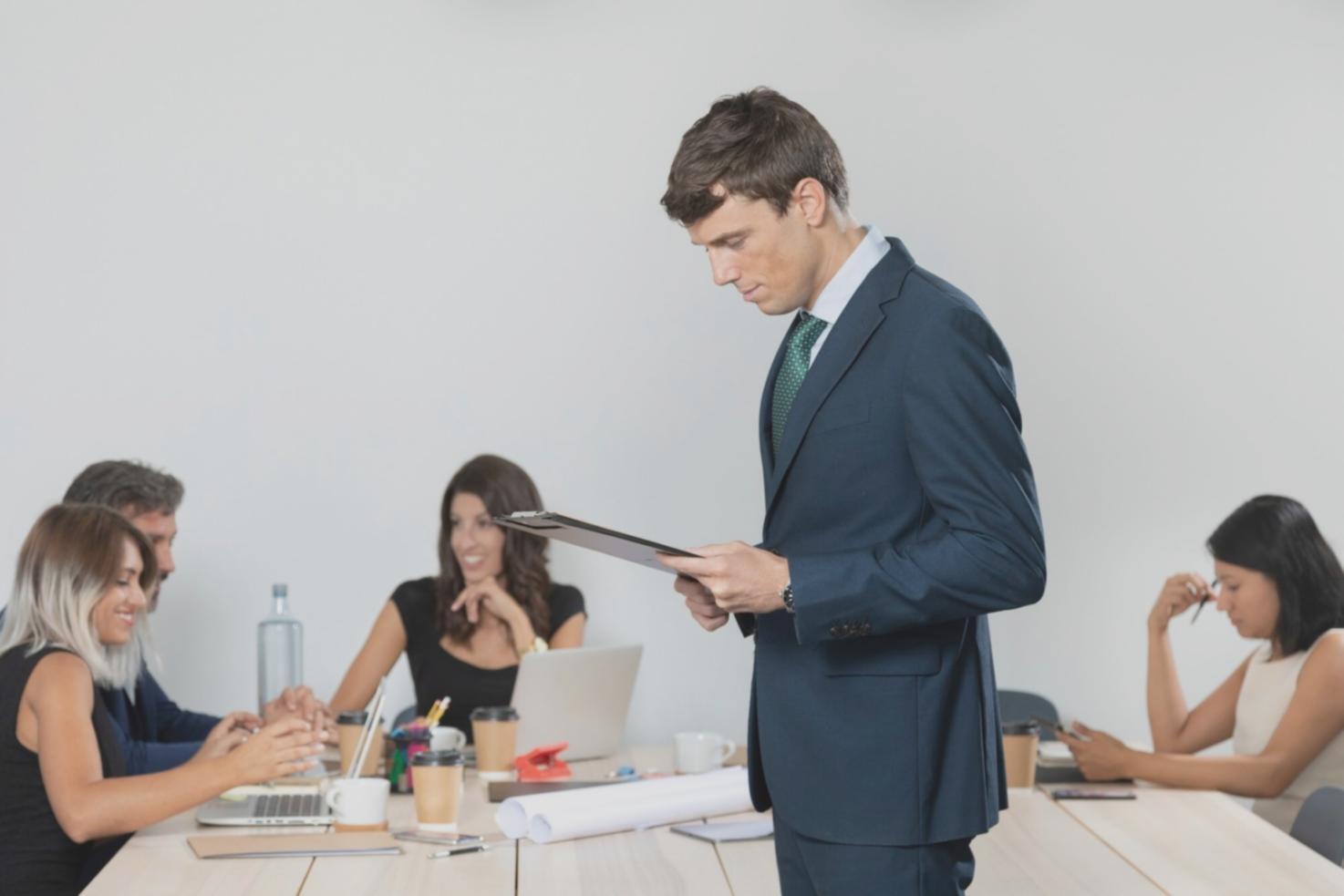 Proceso de análisis de datos financieros usando herramientas especializadas de aquelontra